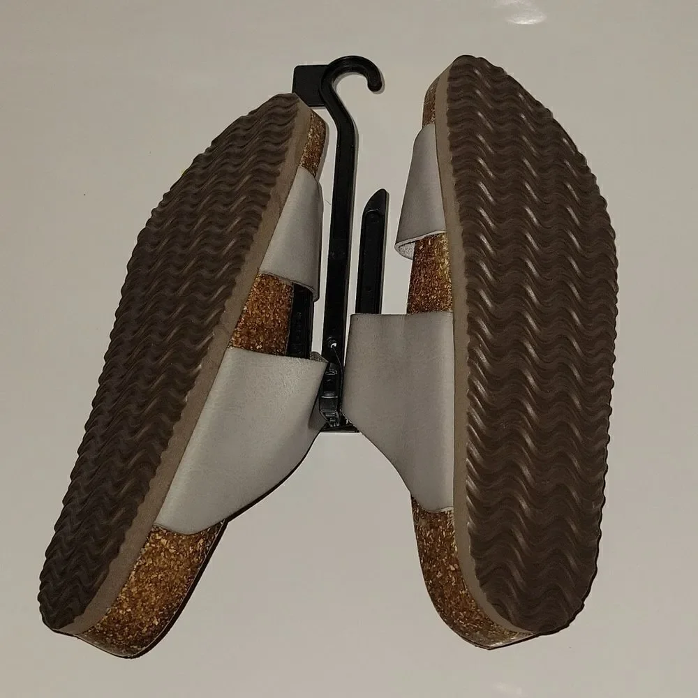 Time and Tru Women’s Footbed Sandals Metallic Silver Size 10
